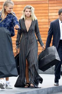 Sofia Richie feet photo thumbnail