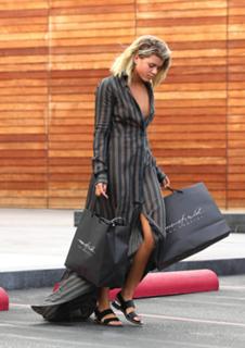 Sofia Richie feet photo thumbnail