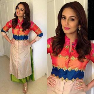 Huma Qureshi feet photo thumbnail