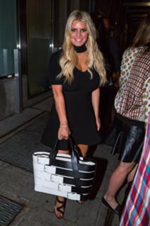 Jessica Simpson feet photo thumbnail