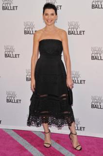 Julianna Margulies feet photo thumbnail
