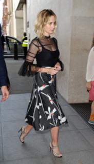 Emily Blunt feet photo thumbnail