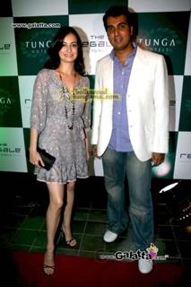 Dia Mirza feet photo thumbnail