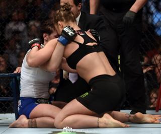 Ronda Rousey feet photo thumbnail