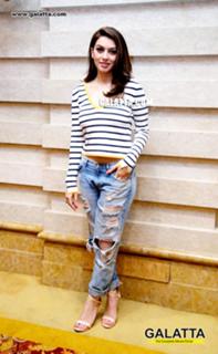 Hansika Motwani feet photo thumbnail