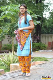 Hansika Motwani feet photo thumbnail