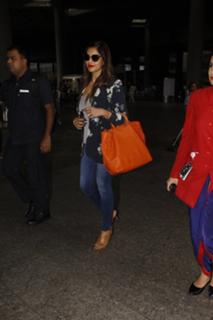 Bipasha Basu feet photo thumbnail