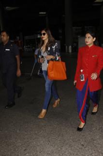 Bipasha Basu feet photo thumbnail