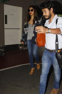Bipasha Basu feet photo thumbnail