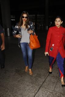Bipasha Basu feet photo thumbnail