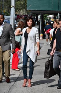 Bethenny Frankel feet photo thumbnail