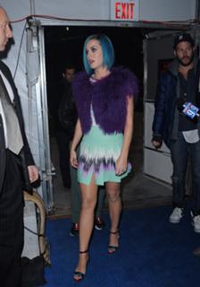 Katy Perry feet photo thumbnail