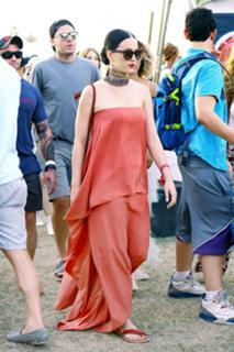 Katy Perry feet photo thumbnail