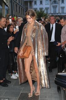 Gigi Hadid feet photo thumbnail