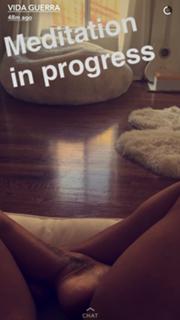 Vida Guerra feet photo thumbnail