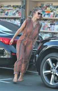 Minka Kelly feet photo thumbnail