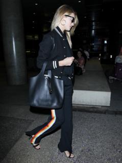 Rosie Huntington-Whiteley feet photo thumbnail