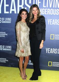 Nikki Reed feet photo thumbnail