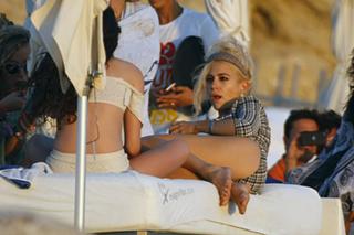 Pixie Lott feet photo thumbnail