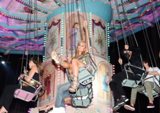Paris Hilton feet photo thumbnail
