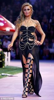 Paris Hilton feet photo thumbnail