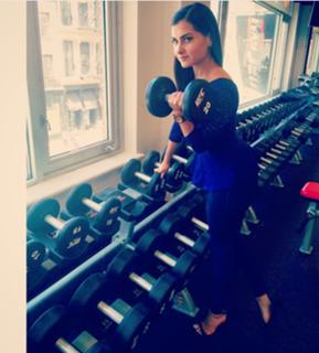 Megan Olivi feet photo thumbnail