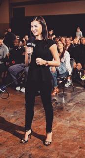 Megan Olivi feet photo thumbnail