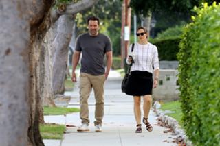 Jennifer Garner feet photo thumbnail
