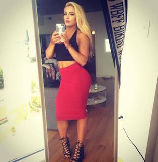 Amanda Saccomanno feet photo thumbnail