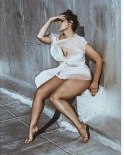 Ashley Graham feet photo thumbnail