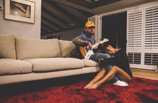 Ariana Grande feet photo thumbnail