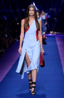 Taylor Hill feet photo thumbnail
