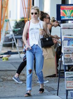 Emma Roberts feet photo thumbnail