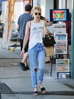 Emma Roberts feet photo thumbnail