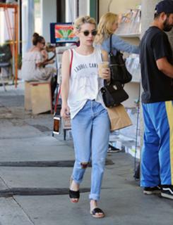Emma Roberts feet photo thumbnail