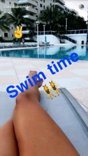 Claudia Romani feet photo thumbnail