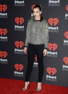 Hailee Steinfeld feet photo thumbnail