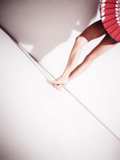 Shailene Woodley feet photo thumbnail