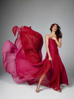 Melanie Sykes feet photo thumbnail