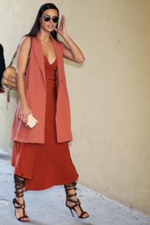 Adriana Lima feet photo thumbnail