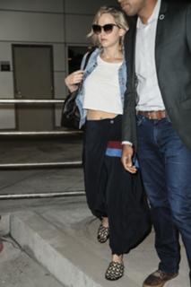 Jennifer Lawrence feet photo thumbnail
