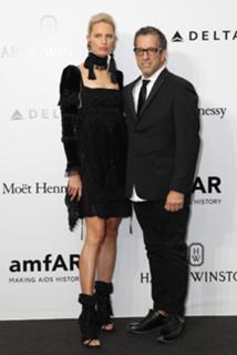 Karolina Kurkova feet photo thumbnail