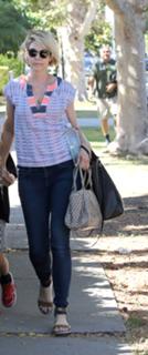 Jenna Elfman feet photo thumbnail