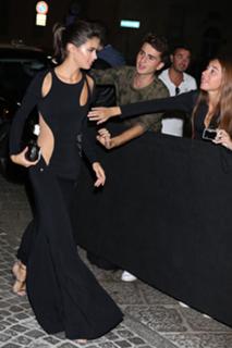 Sara Sampaio feet photo thumbnail