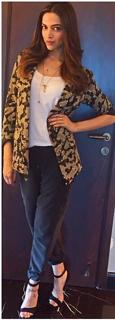 Deepika Padukone feet photo thumbnail