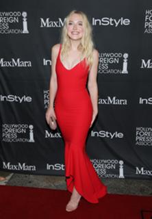 Dakota Fanning feet photo thumbnail