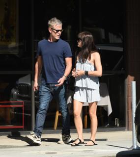 Selma Blair feet photo thumbnail