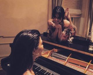 Kendall Jenner feet photo thumbnail
