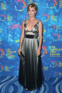 Julie Bowen feet photo thumbnail