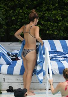 Katharine McPhee feet photo thumbnail